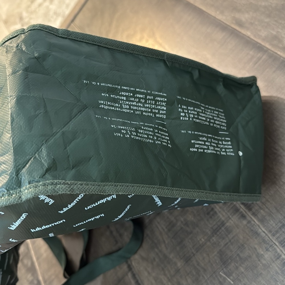 LARGE LULULEMON SHOPPING BAG - Picture 6 of 10